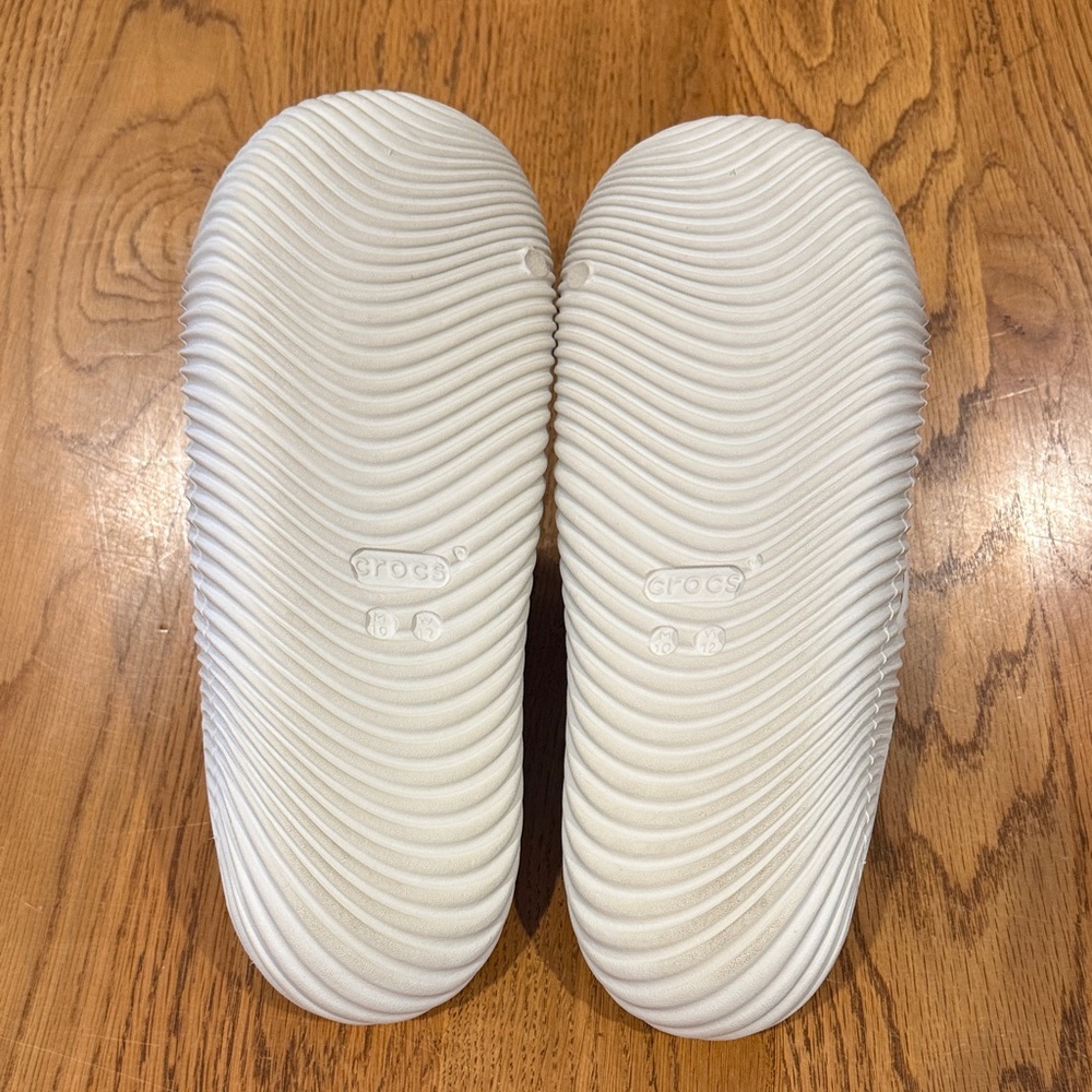 CROCS Textured White Slides - Picture 2 of 2
